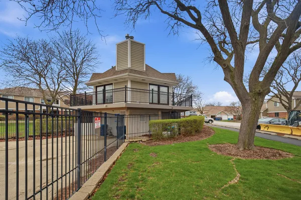 $2,250 | 1502 7 Pines Road, Unit C2, Schaumburg, IL 60193