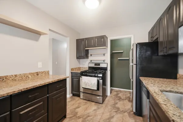 $2,250 | 1502 7 Pines Road, Unit C2, Schaumburg, IL 60193
