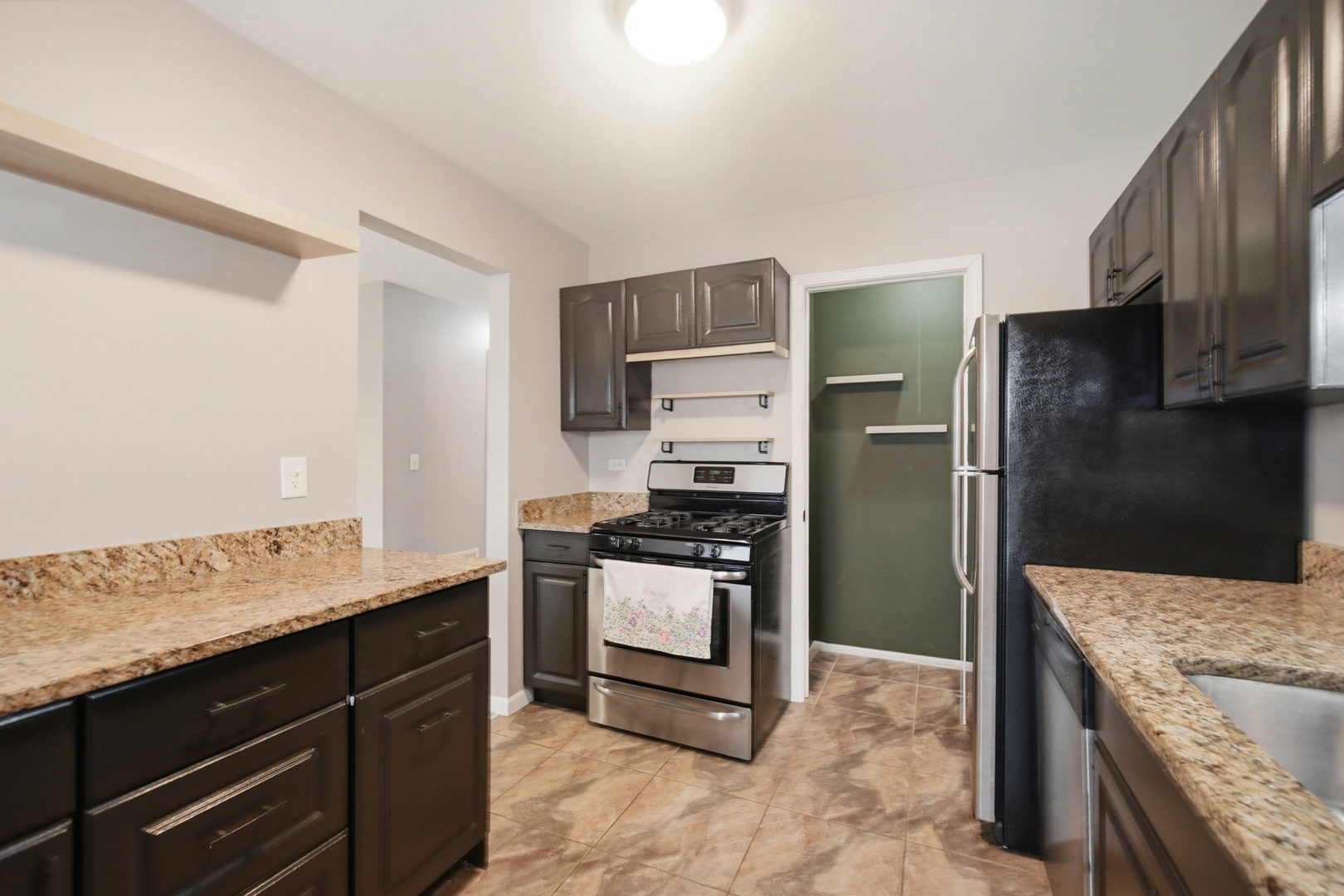 1502 7 Pines Road, Unit C2 Schaumburg, IL 60193 - Photo 4 of 19