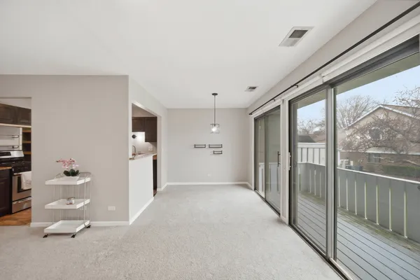 $2,250 | 1502 7 Pines Road, Unit C2, Schaumburg, IL 60193