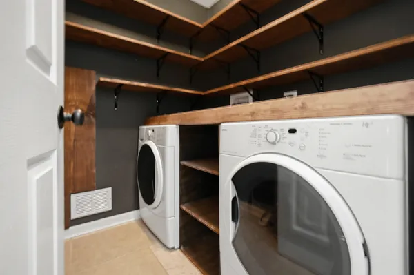 $2,250 | 1502 7 Pines Road, Unit C2, Schaumburg, IL 60193