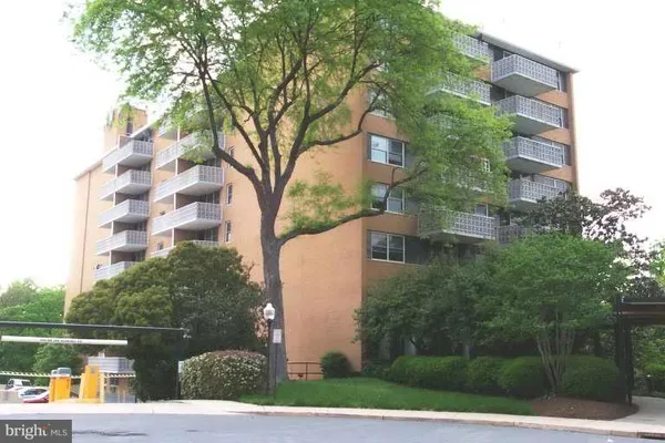 $1,795 | 2030 North Adams Street, Unit 811, Arlington, VA 22201