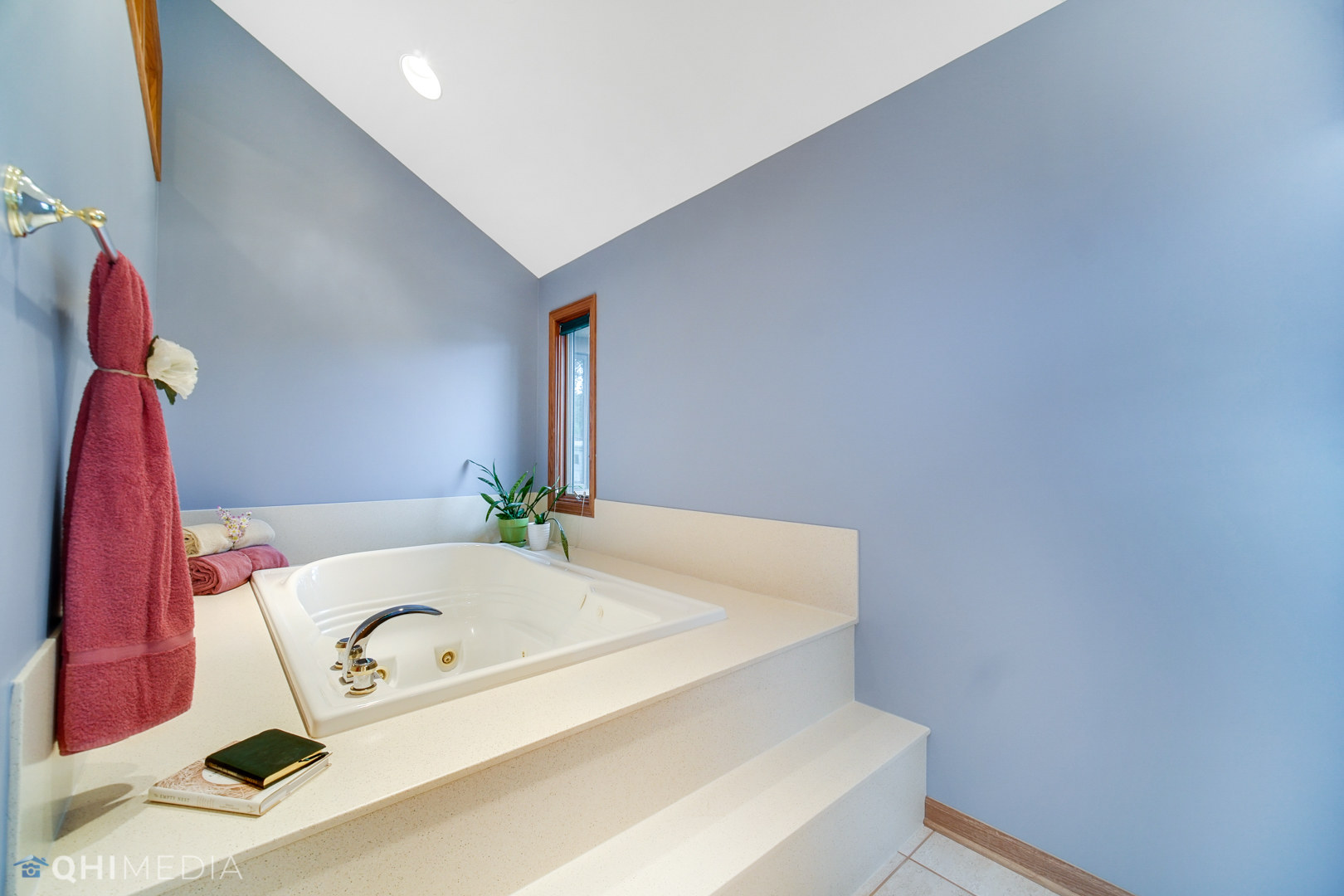 618 Hillside Road Glenview, IL 60025 - Photo 23 of 44 a bathroom with a bathtub and shower