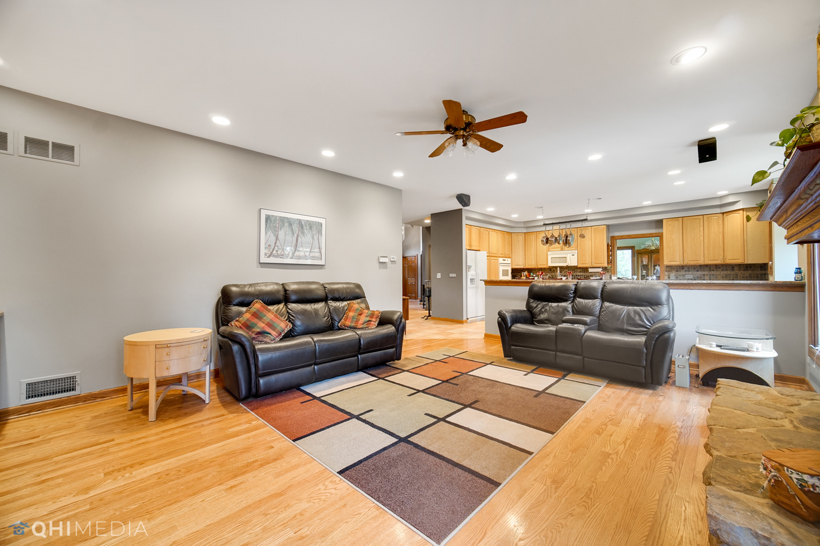 618 Hillside Road Glenview, IL 60025 - Photo 7 of 44 a living room with furniture and a wooden floor