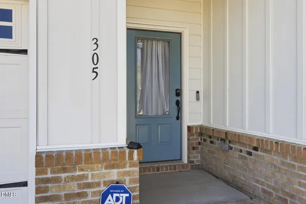 $2,195 | 305 Long Lake Drive, Fuquay-Varina, NC 27526