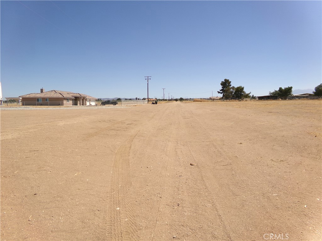 9176 Arrowhead Road Phelan, CA 92371 - Photo 5 of 7 Street - Looking South