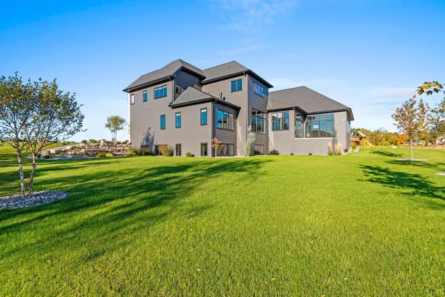 $3,186,000 | 2011 Labyrinth Lane, De Pere, WI 54115