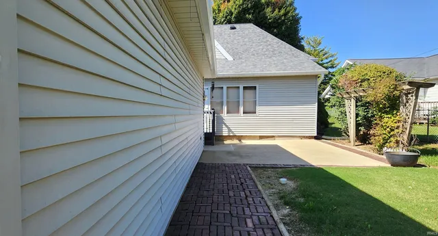 $199,700 | 210 Northeast 10th Street, Washington, IN 47501