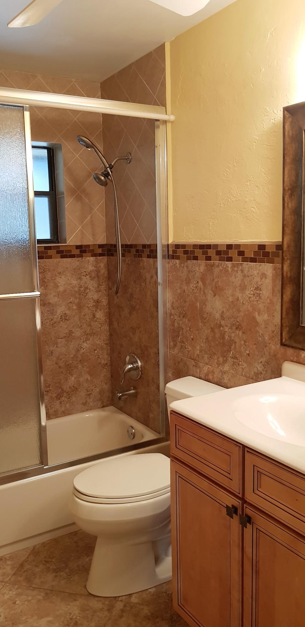 23344 Southwest 55th Way, Unit B Boca Raton, FL 33433 - Photo 15 of 40 Bathroom 2 Shower-Tub Toilet