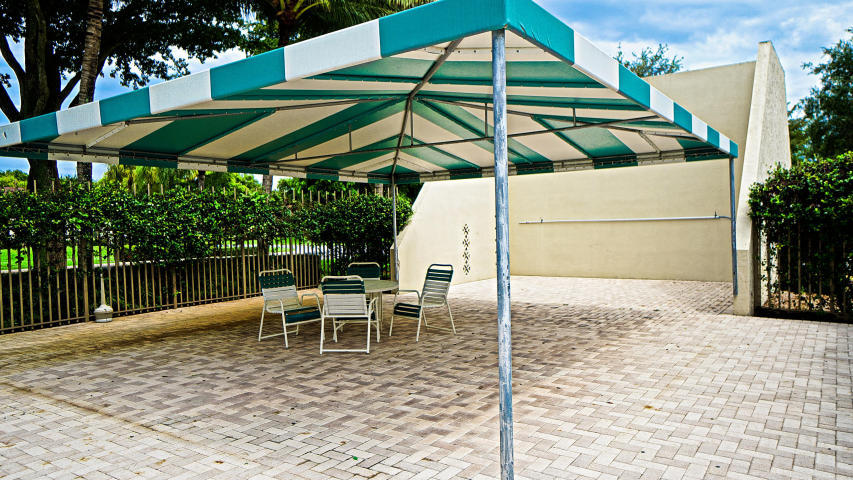 23344 Southwest 55th Way, Unit B Boca Raton, FL 33433 - Photo 39 of 40 Pool Area