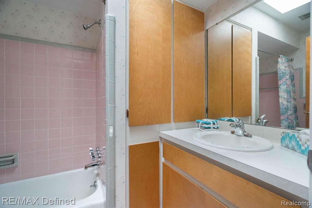 6045 Ronnoco Road Rochester Hills, MI 48306 - Photo 22 of 40