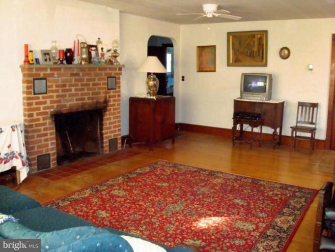 36059 Old Chaptico Wharf Road Chaptico, MD 20621 - Photo 8 of 15 Living Room