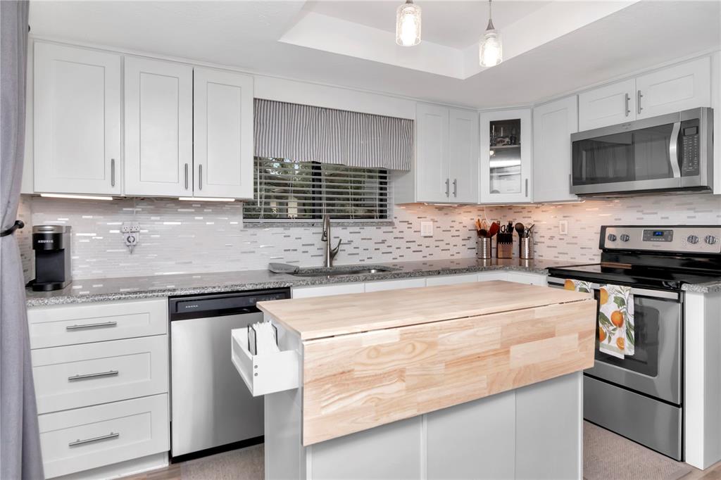 2363 Flanders Way, Unit C Safety Harbor, FL 34695 - Photo 4 of 32