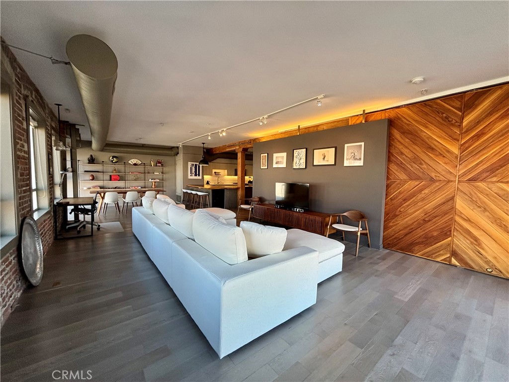 527 Molino Street, Unit 401 Los Angeles, CA 90013 - Photo 6 of 31 a living room with furniture and a wooden floor