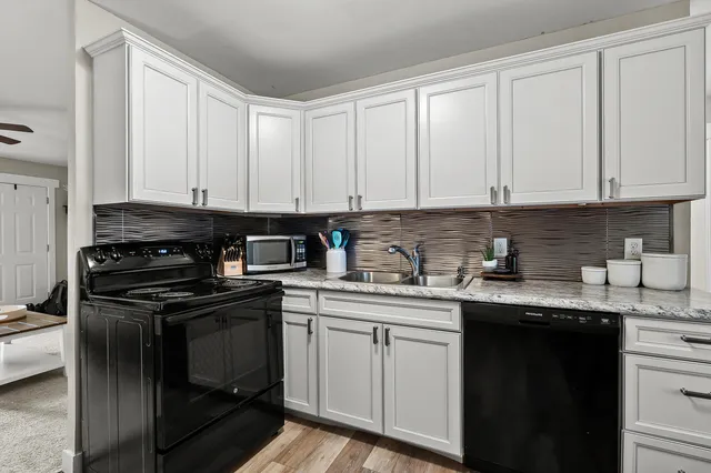 $214,900 | 5812 Deerfield Street, Portage, MI 49024