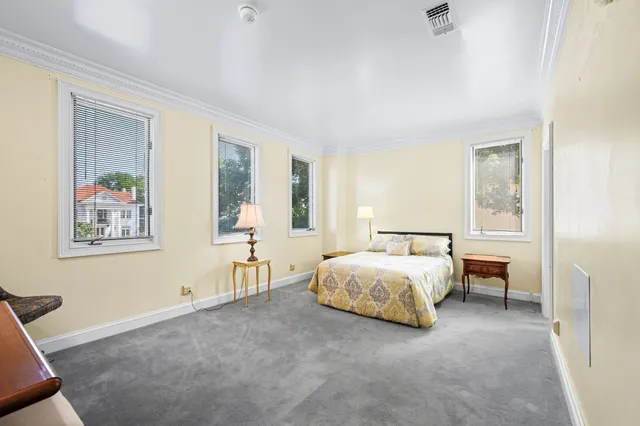 a en suite bathroom with a double vanity sink and a mirror