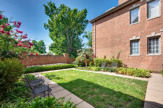 $575,000 | 3733 West End Avenue, Unit 200, Nashville, TN 37205