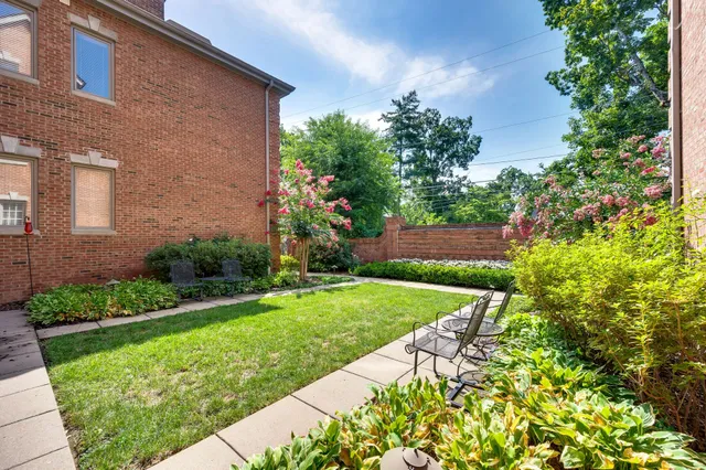 $575,000 | 3733 West End Avenue, Unit 200, Nashville, TN 37205