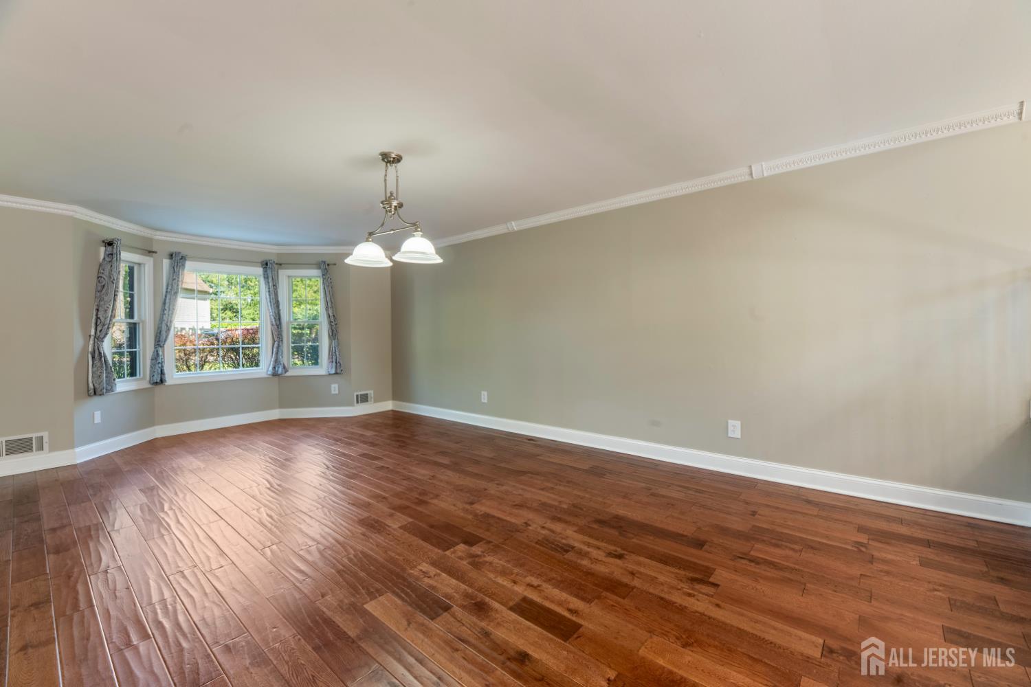 19 Bradford Road Edison, NJ 08820 - Photo 15 of 76 Gallery Image 15