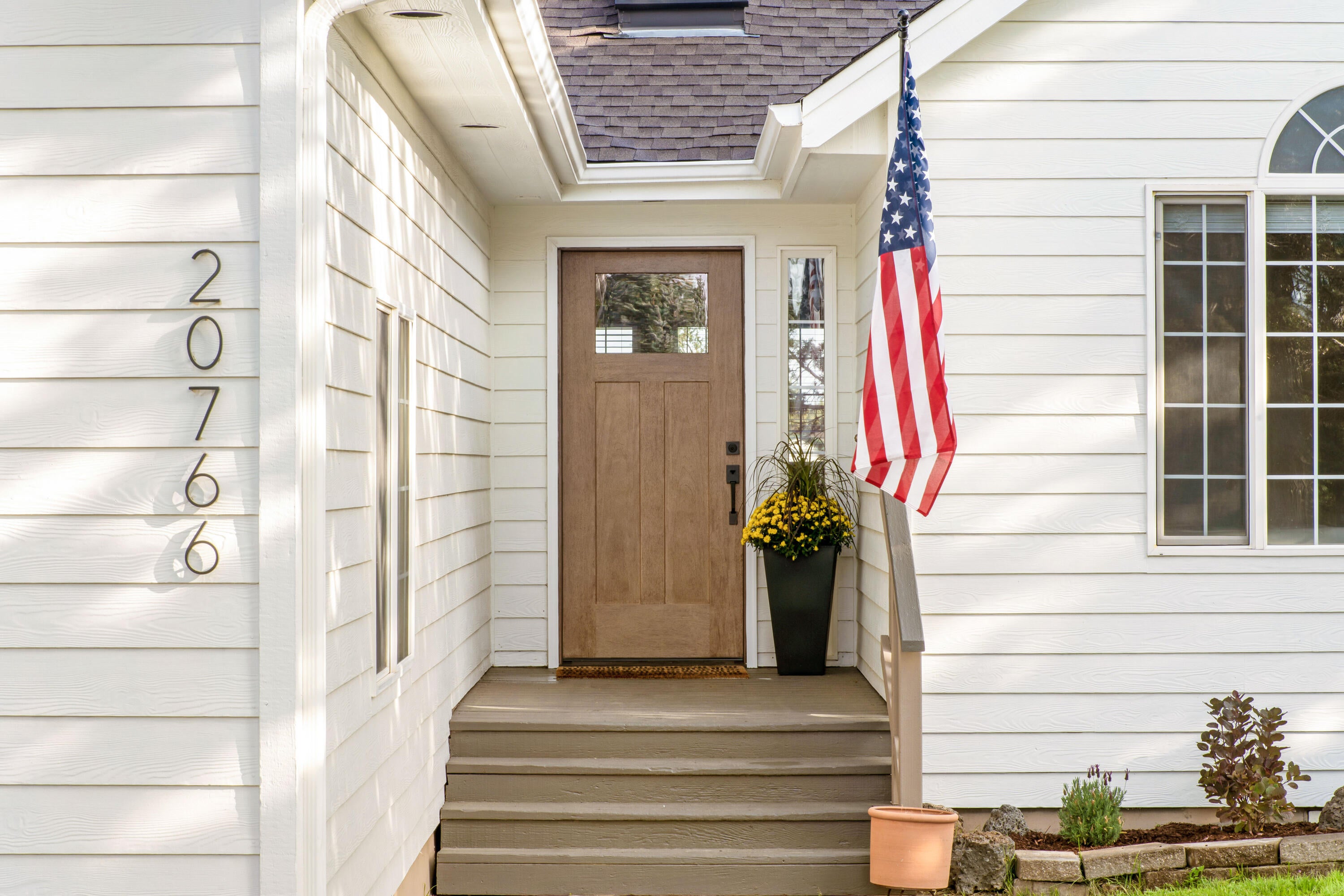 20766 South Loop Place Bend, OR 97703 - Photo 2 of 60 Exterior