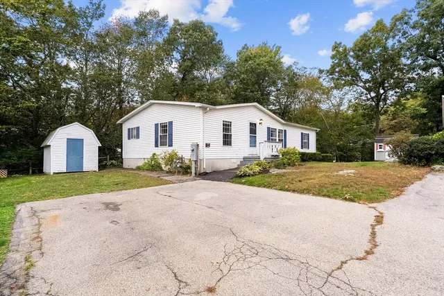 a view of outdoor space yard and front view of a house