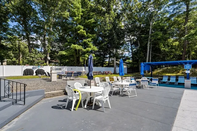 a picture of a wall with a white wall and a white wall