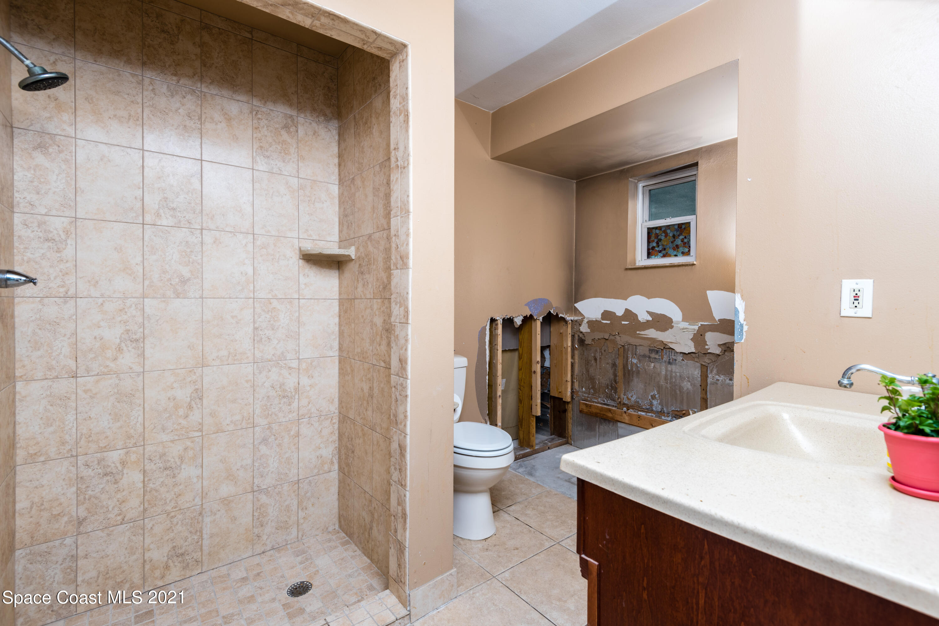 180 Richards Road Melbourne Beach, FL 32951 - Photo 22 of 49 a bathroom with a sink toilet and shower