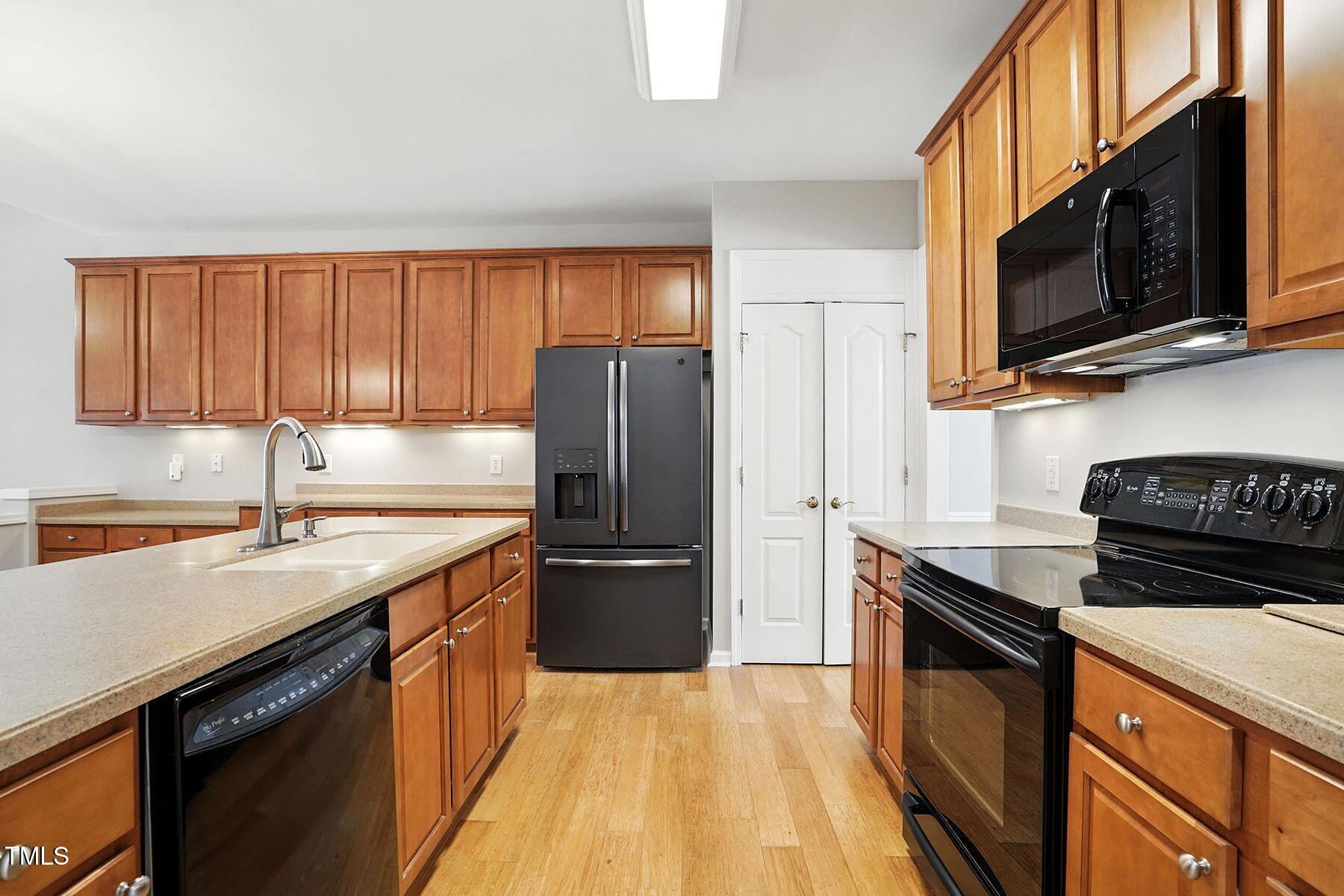 5421 Brandy Bay Road Raleigh, NC 27613 - Photo 8 of 25 a kitchen with a sink stove and microwave