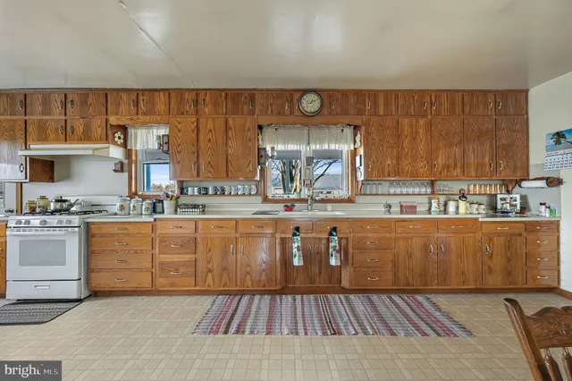 $988,900 | 1340 Hazlettville Road, Camden Wyoming, DE 19934