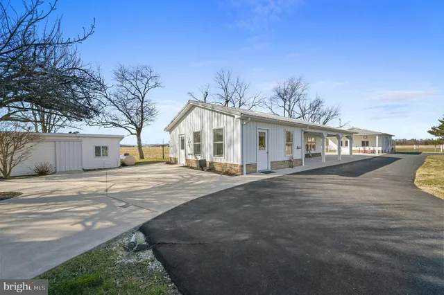 $988,900 | 1340 Hazlettville Road, Camden Wyoming, DE 19934