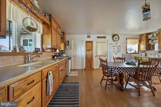 $988,900 | 1340 Hazlettville Road, Camden Wyoming, DE 19934