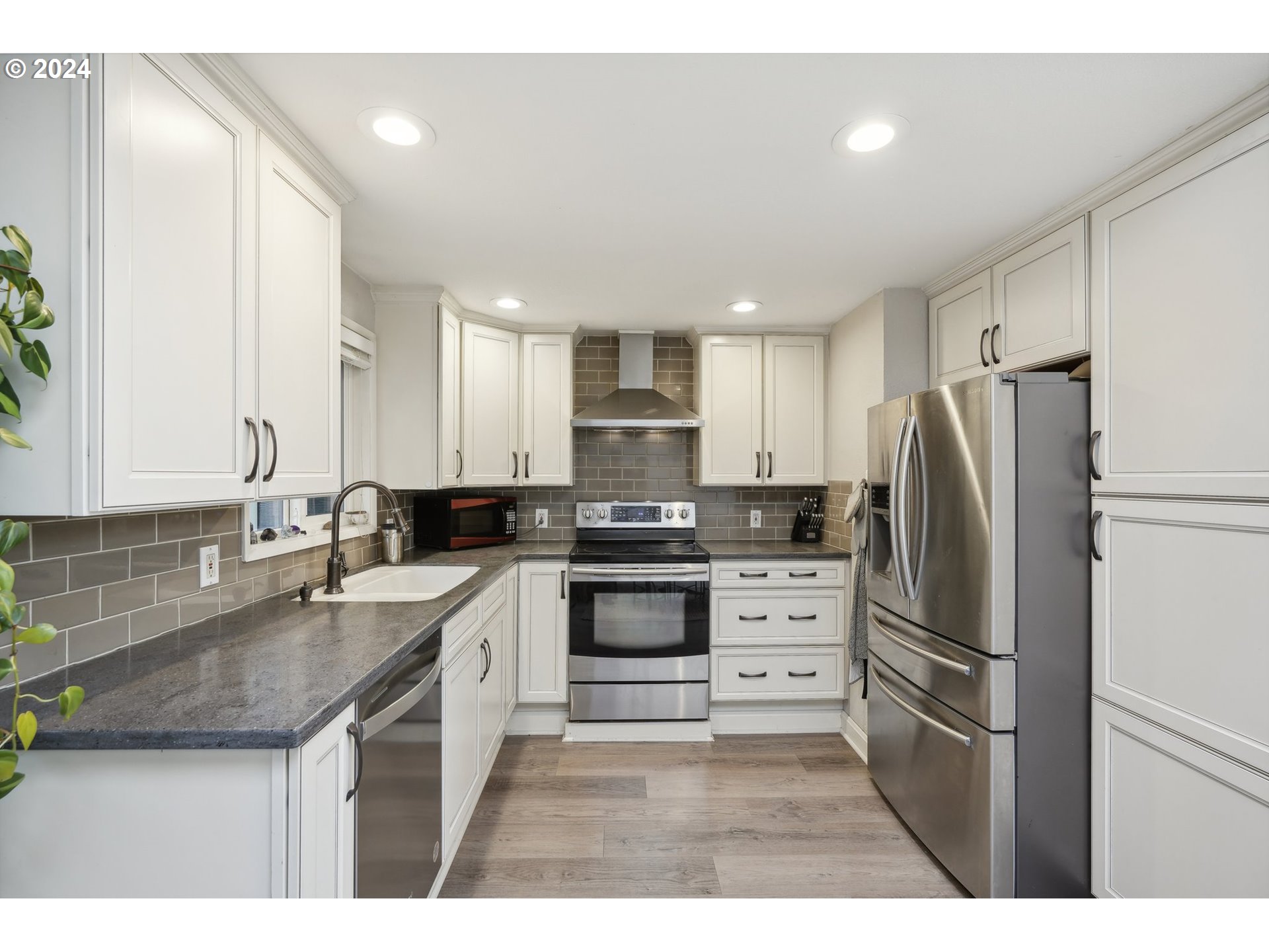 2833 Southwest Spring Garden Street Portland, OR 97219 - Photo 13 of 35 Gallery Image 13