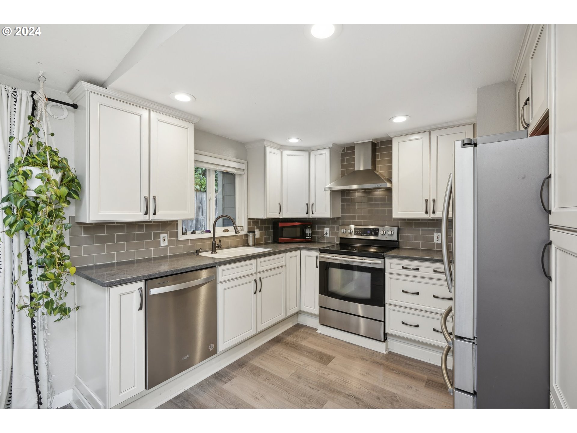 2833 Southwest Spring Garden Street Portland, OR 97219 - Photo 15 of 35 Gallery Image 15