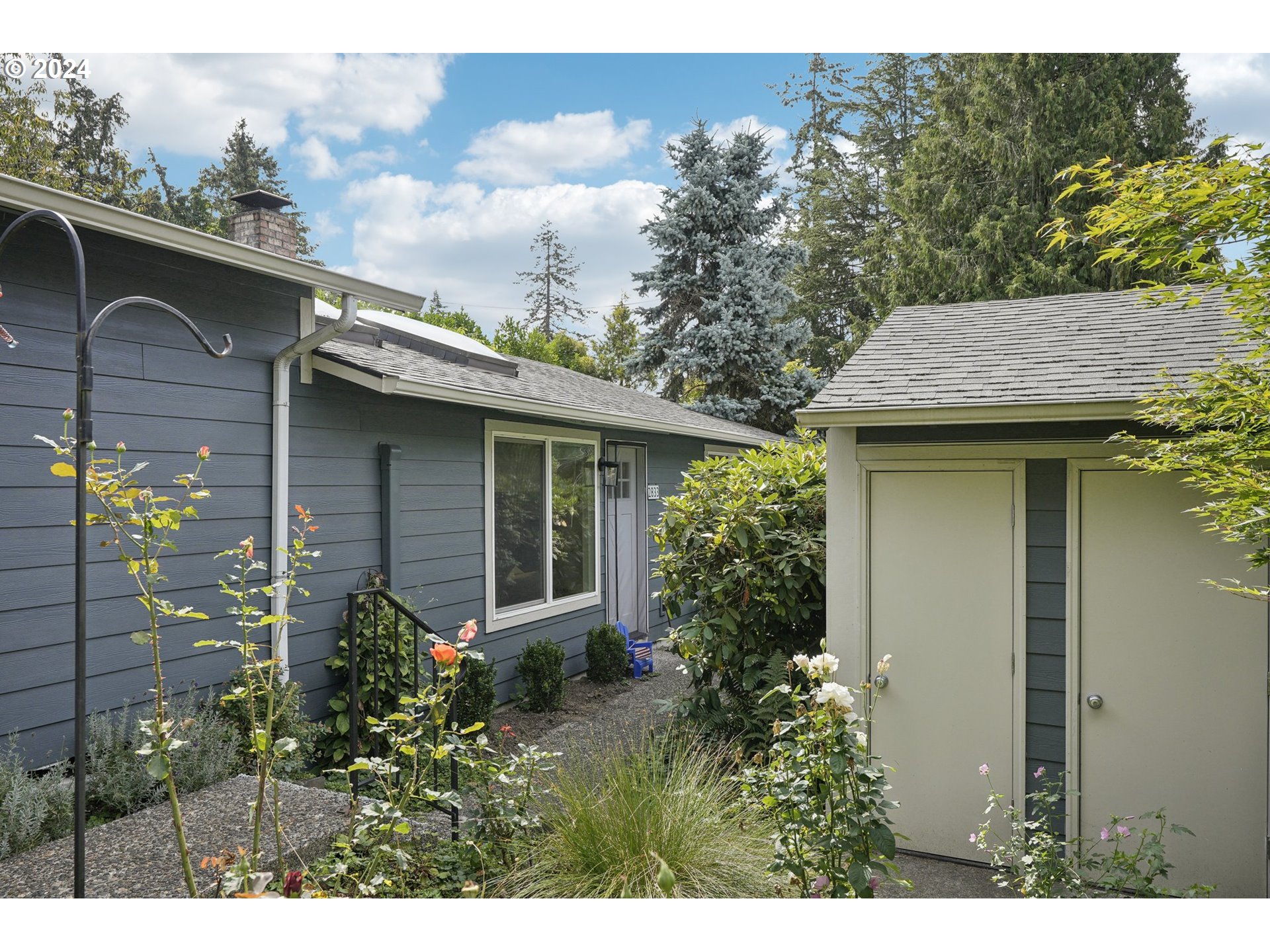 2833 Southwest Spring Garden Street Portland, OR 97219 - Photo 2 of 35 Gallery Image 2