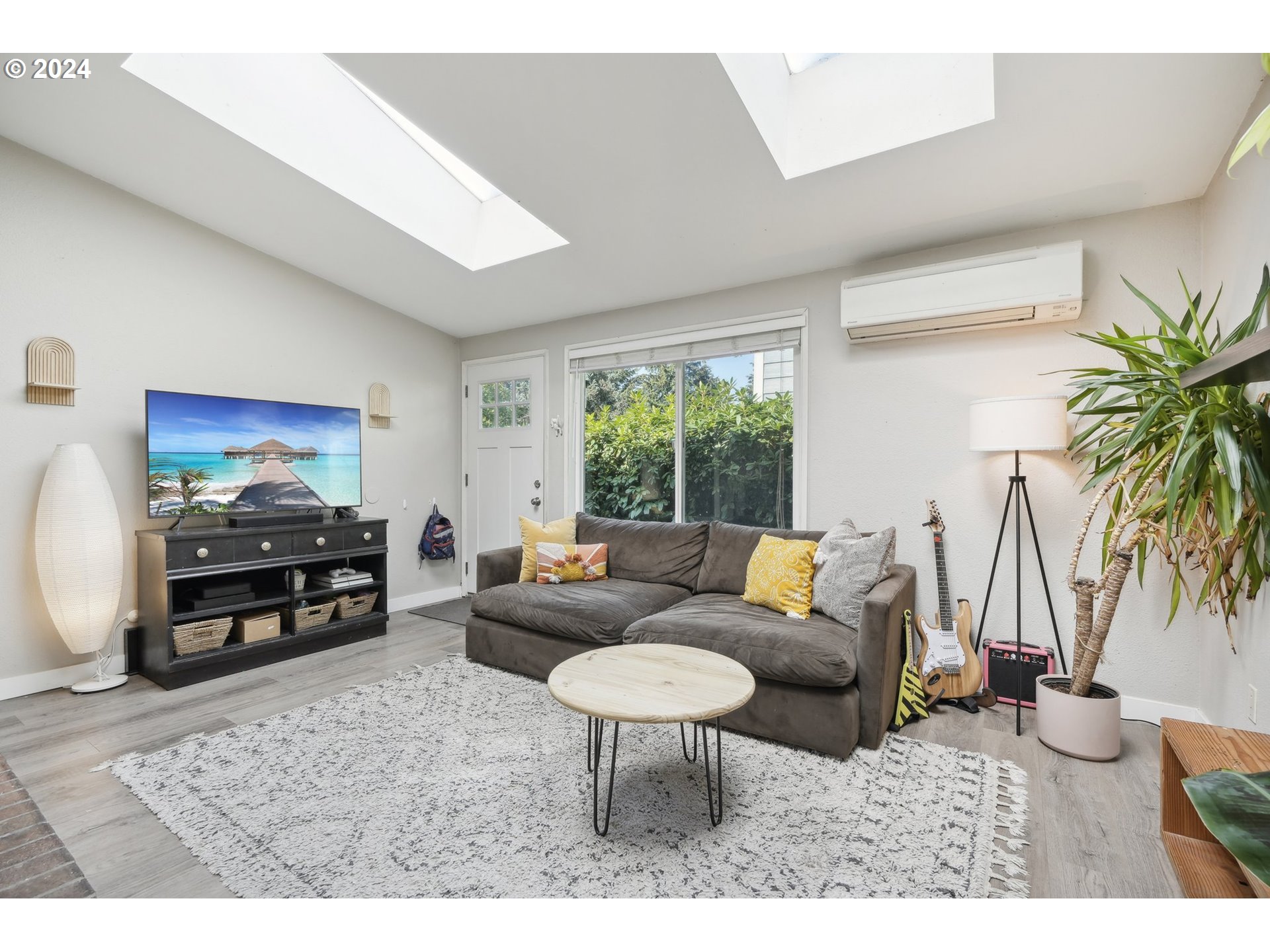 2833 Southwest Spring Garden Street Portland, OR 97219 - Photo 3 of 35 Gallery Image 3