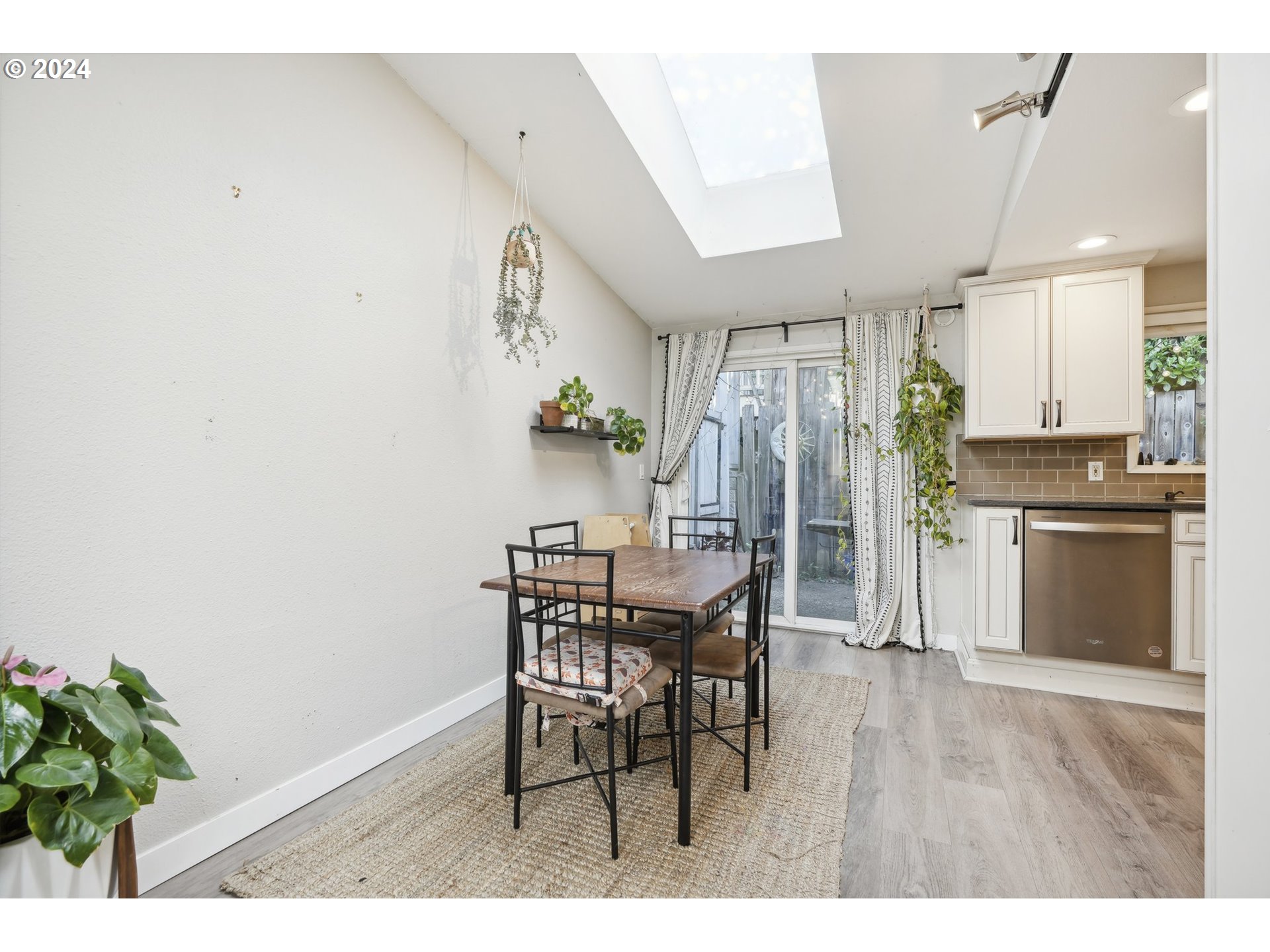 2833 Southwest Spring Garden Street Portland, OR 97219 - Photo 8 of 35 Gallery Image 8