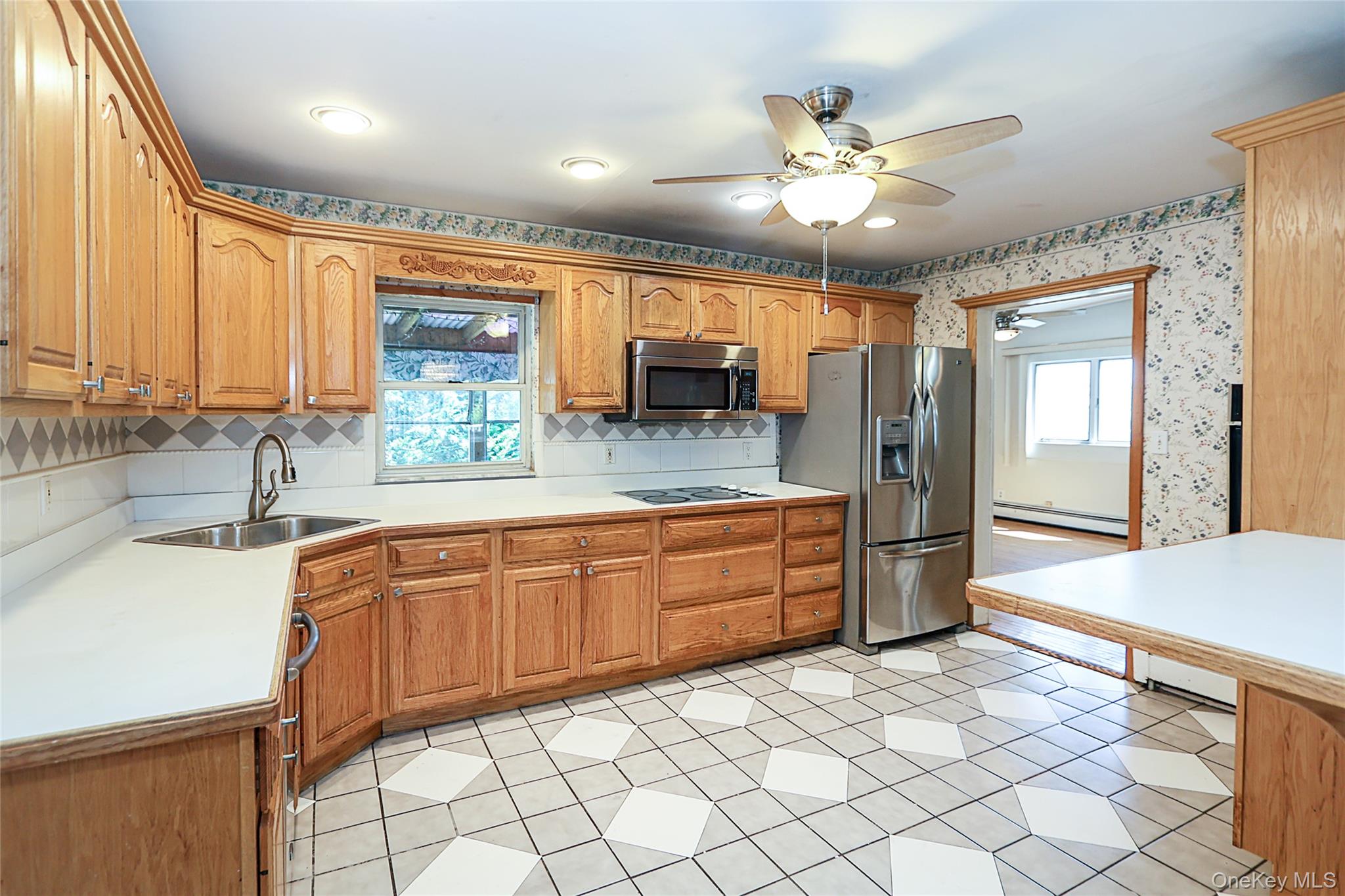 20 East Clearwater Road Lindenhurst, NY 11757 - Photo 9 of 41