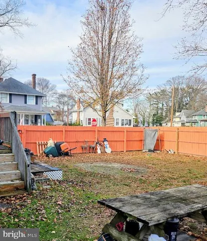 a view of a small barn in a yard