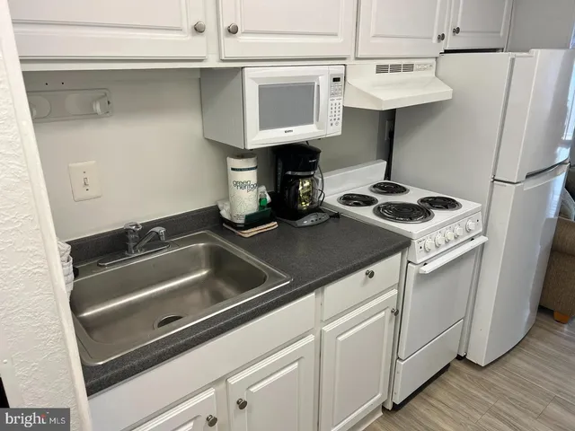 $900 | 107 North Atlantic Avenue, Unit 403, Ocean City, MD 21842