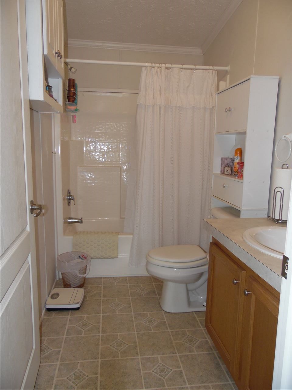 343 Ladd Road Fishersville, VA 22939 - Photo 23 of 44 Second Full bathroom on main level.
