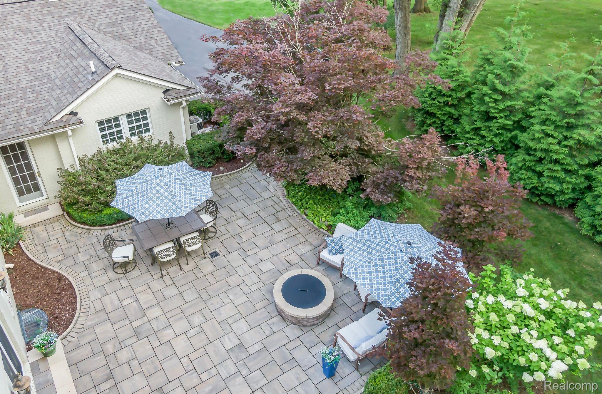 825 North Valley Chase Road Bloomfield Hills, MI 48304 - Photo 33 of 38 Patio Off Family Room & Mud Room