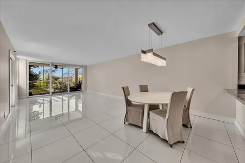 $2,300 | 3520 Oaks Way, Unit 306, Pompano Beach, FL 33069