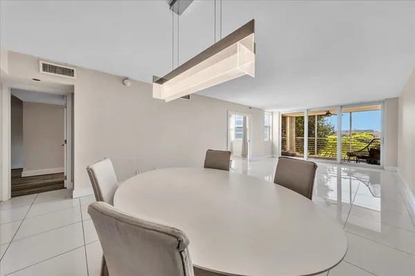 $2,400 | 3520 Oaks Way, Unit 306, Pompano Beach, FL 33069