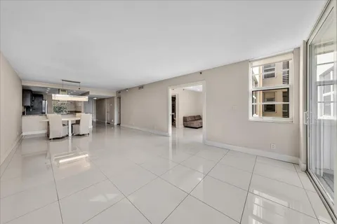 $2,300 | 3520 Oaks Way, Unit 306, Pompano Beach, FL 33069