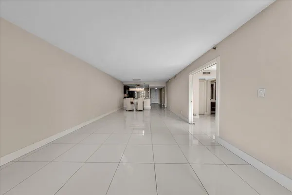 $2,400 | 3520 Oaks Way, Unit 306, Pompano Beach, FL 33069