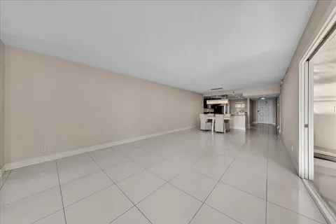 $2,300 | 3520 Oaks Way, Unit 306, Pompano Beach, FL 33069