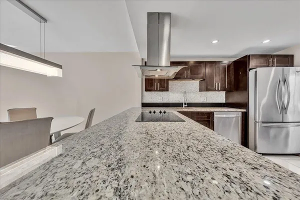 $2,400 | 3520 Oaks Way, Unit 306, Pompano Beach, FL 33069