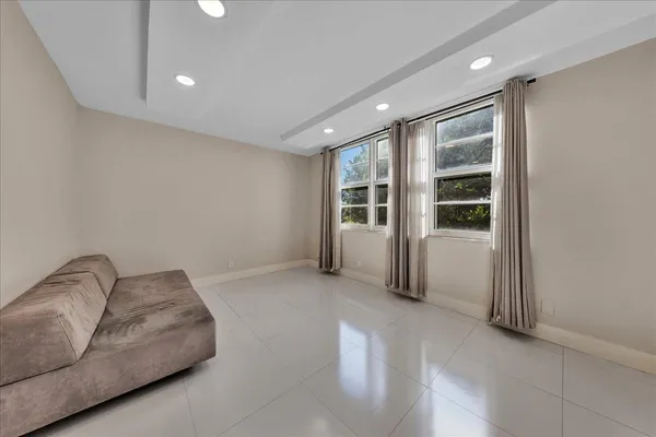 $2,400 | 3520 Oaks Way, Unit 306, Pompano Beach, FL 33069