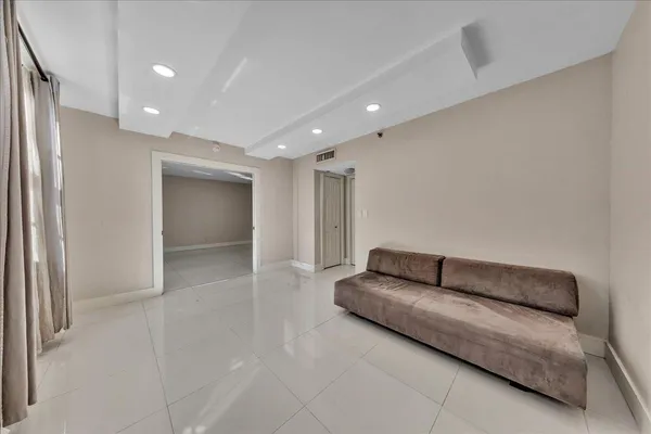 $2,400 | 3520 Oaks Way, Unit 306, Pompano Beach, FL 33069