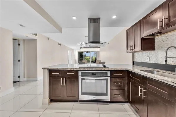 $2,400 | 3520 Oaks Way, Unit 306, Pompano Beach, FL 33069